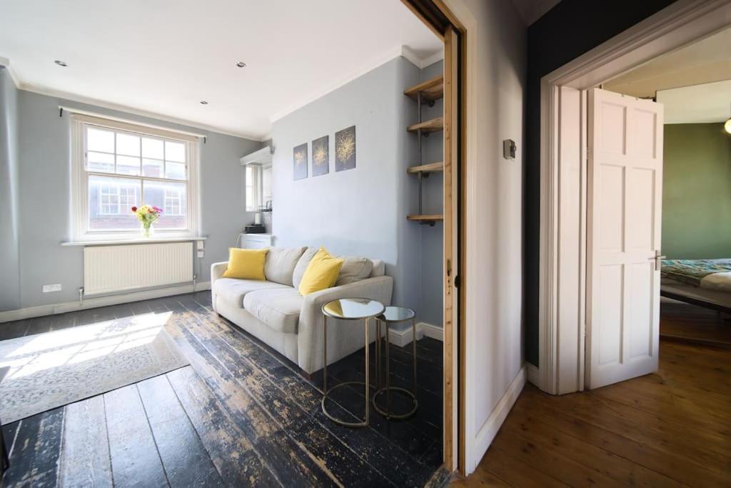 Top-floor Covent Garden Flat Apartament Londra